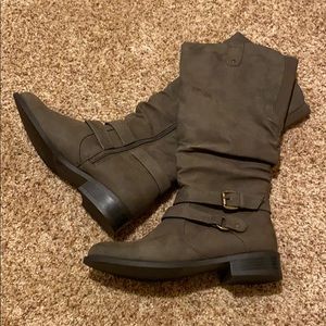 Light grey fall boot